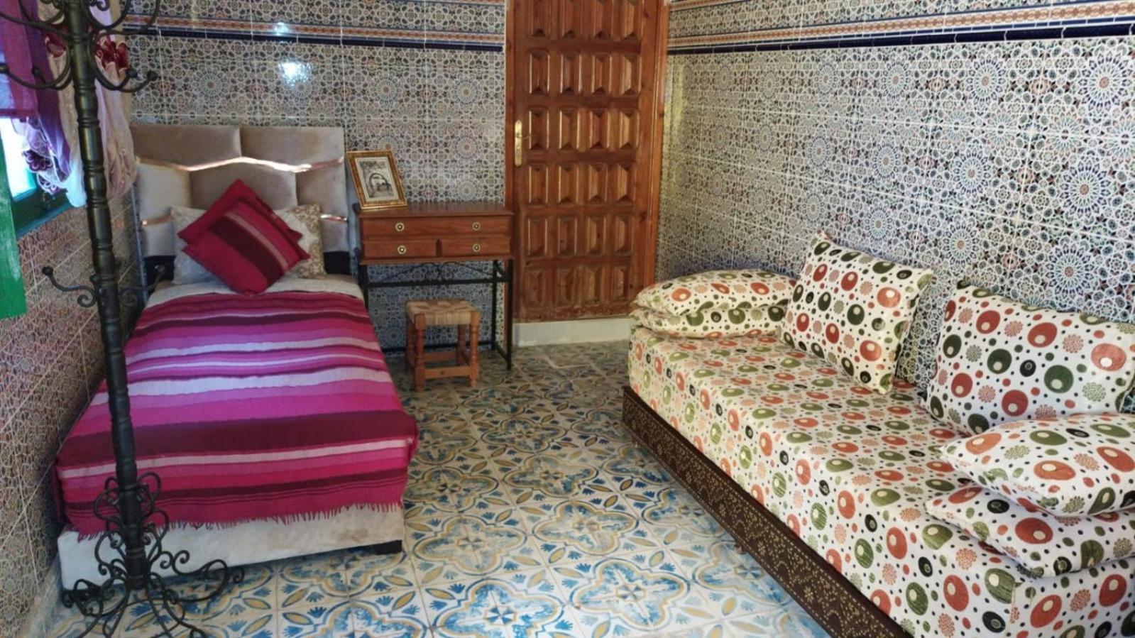Ryad Bab Berdaine Meknes Bilik gambar