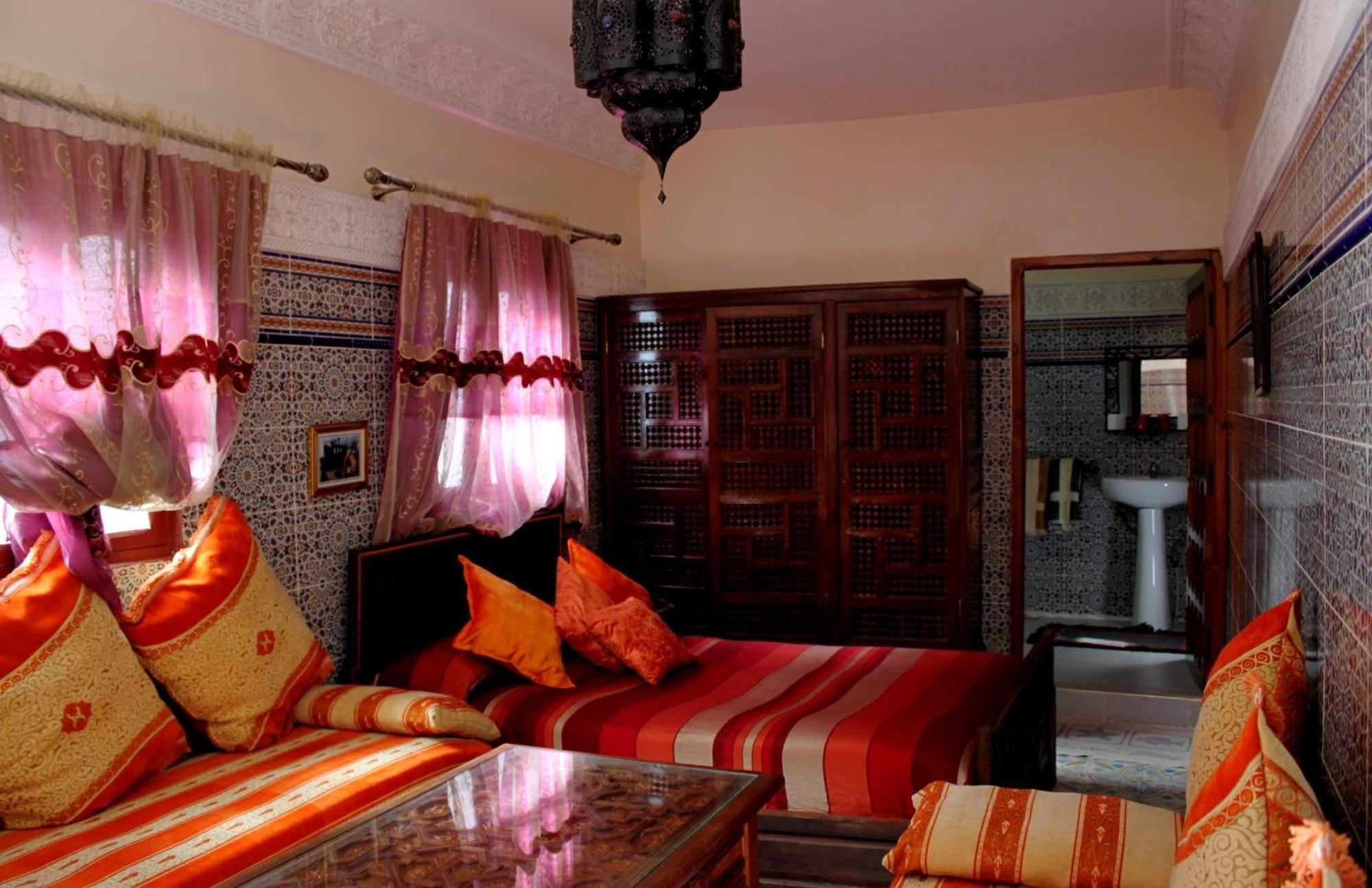 Ryad Bab Berdaine Meknes Bilik gambar