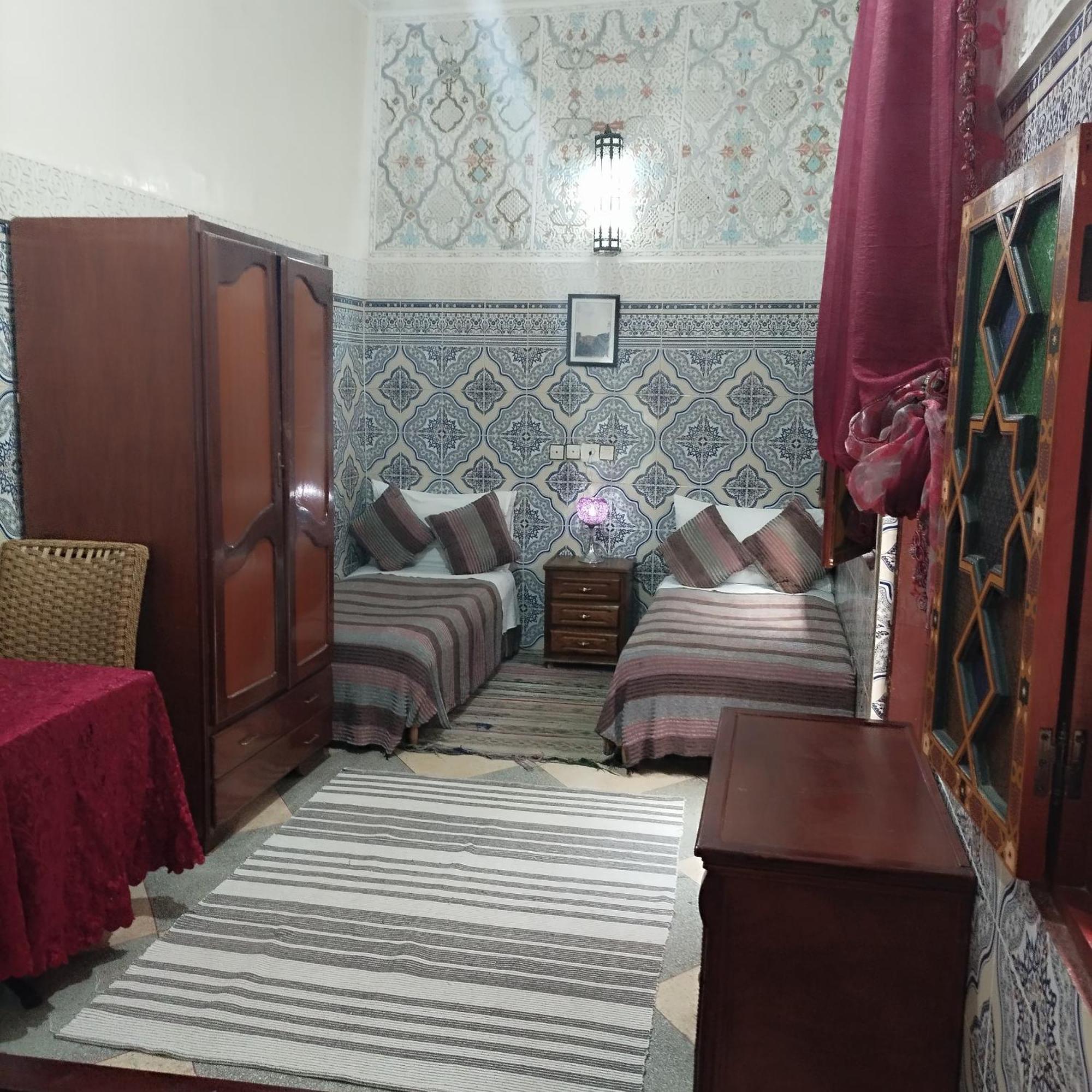 Ryad Bab Berdaine Meknes Bilik gambar