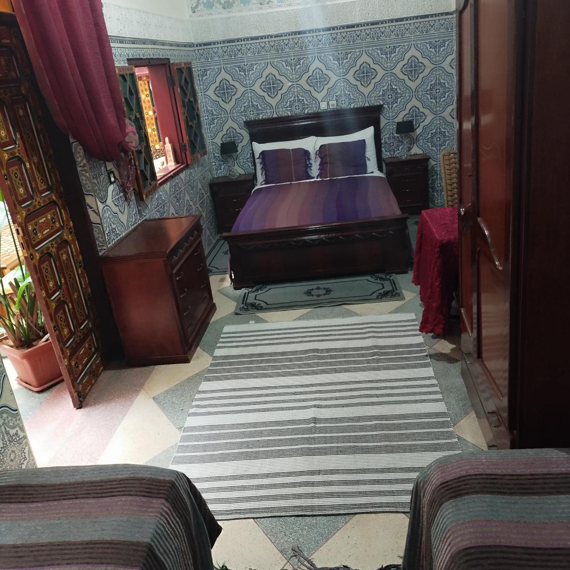 Ryad Bab Berdaine Meknes Bilik gambar